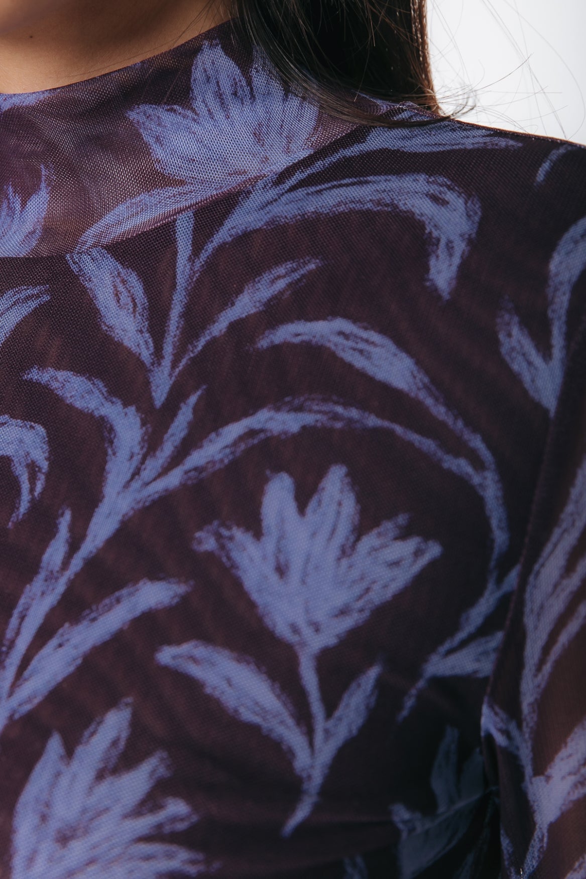 Top Neyo Painted Flower