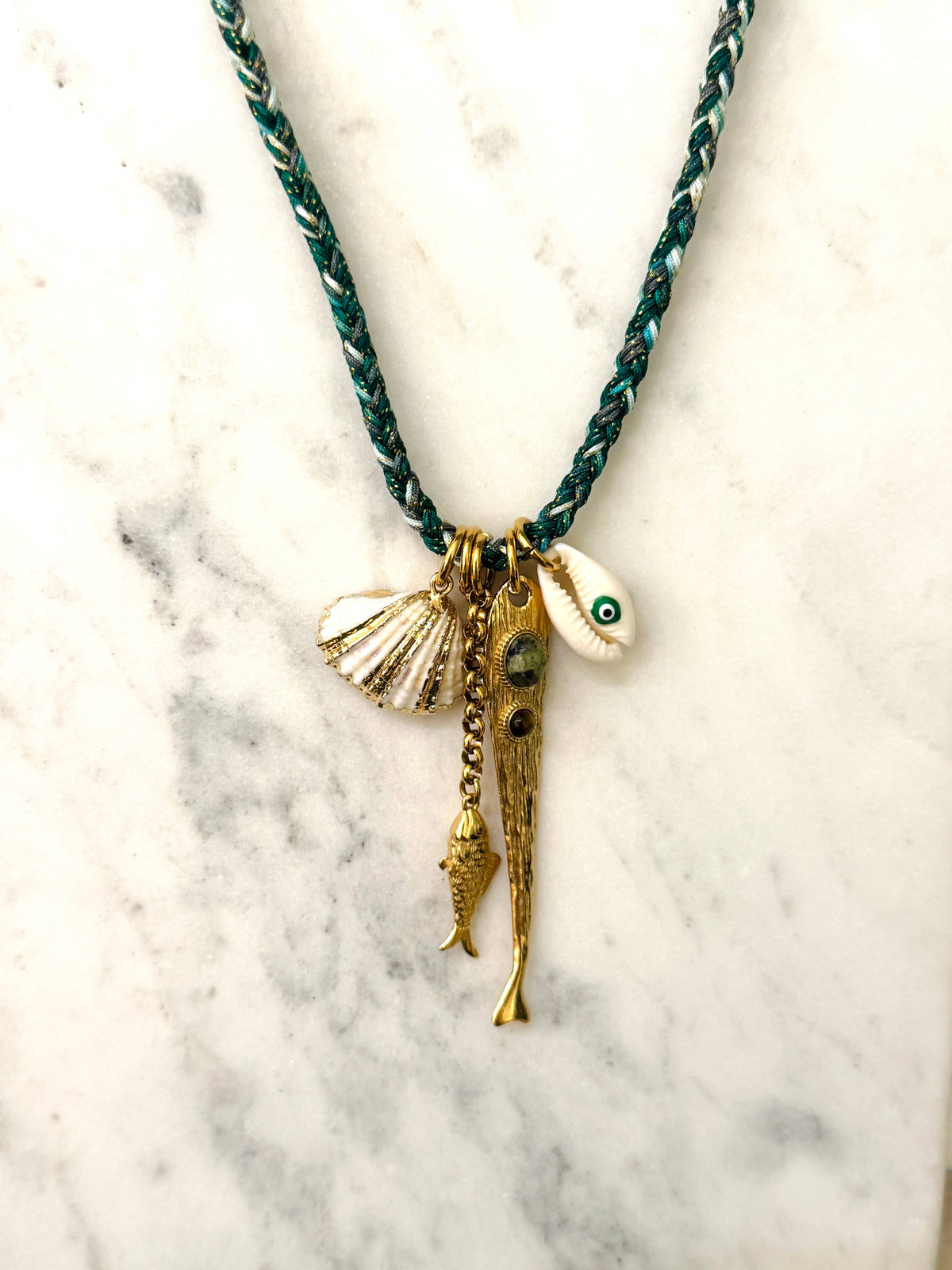 Lopa Bohem zomerketting met vis- en schelpenbedeltjes